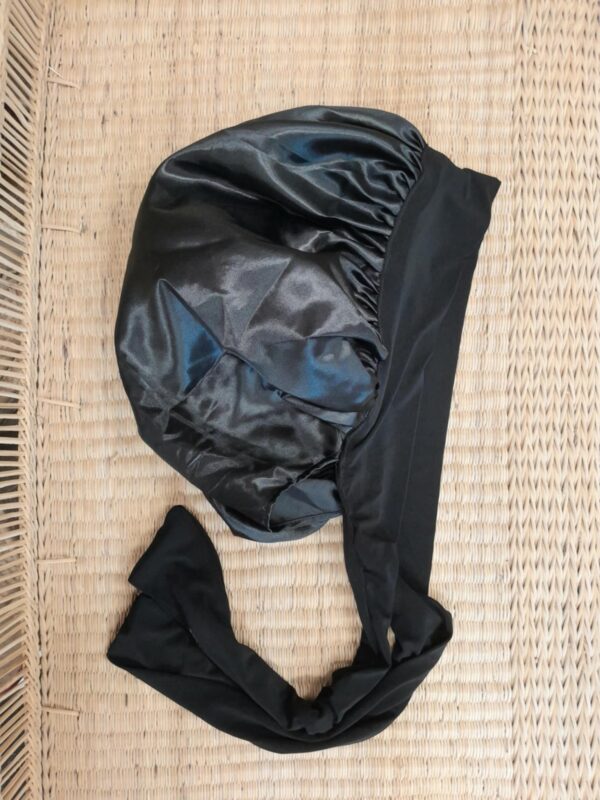 YÖMYSSY / BONNET - Musta/Black- SIDOTTAVA, kiristämätön/STRAPS, untightened