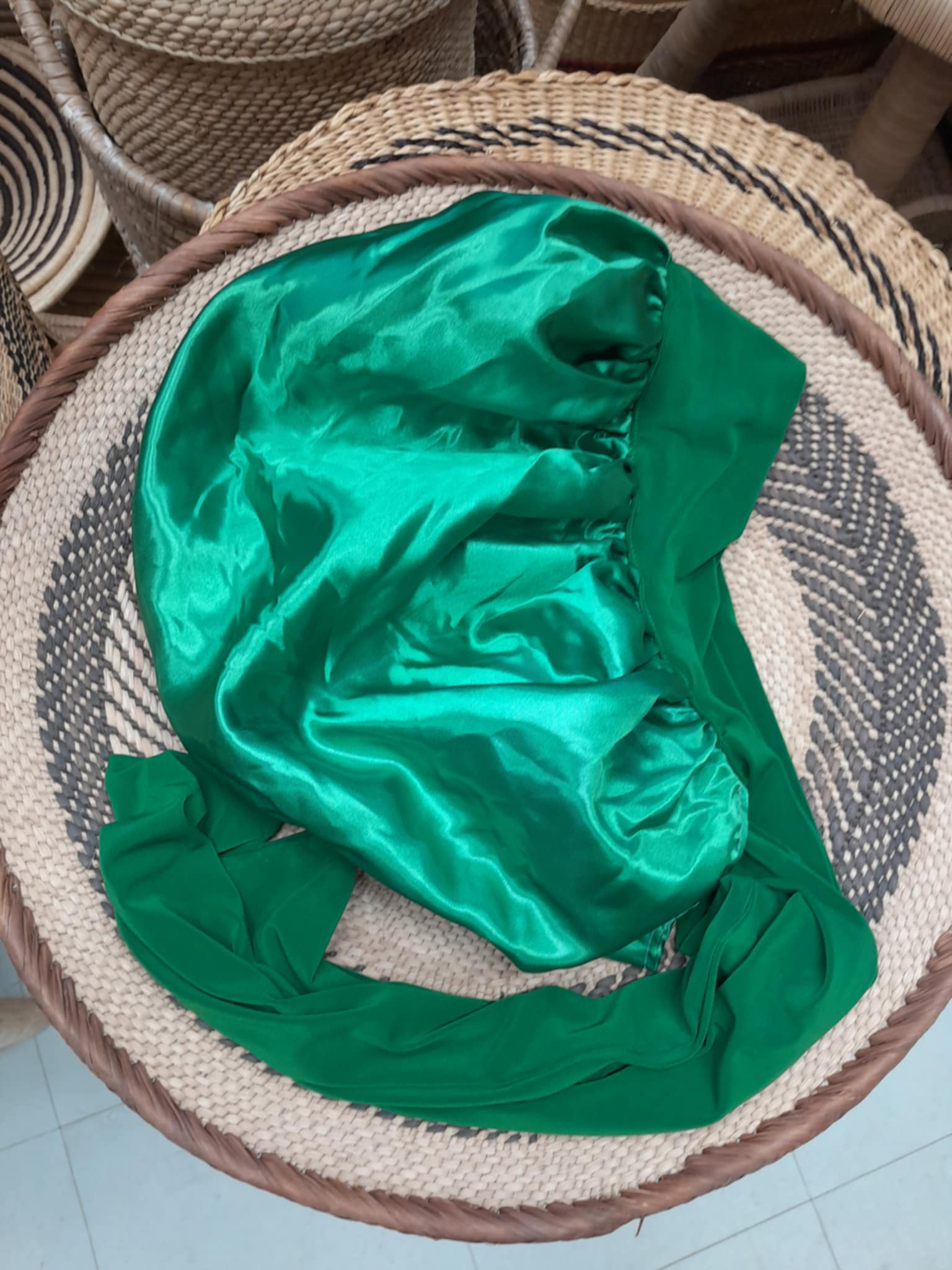 YÖMYSSY / BONNET - Vihreä/Green- SIDOTTAVA, kiristämätön/STRAPS, untightened